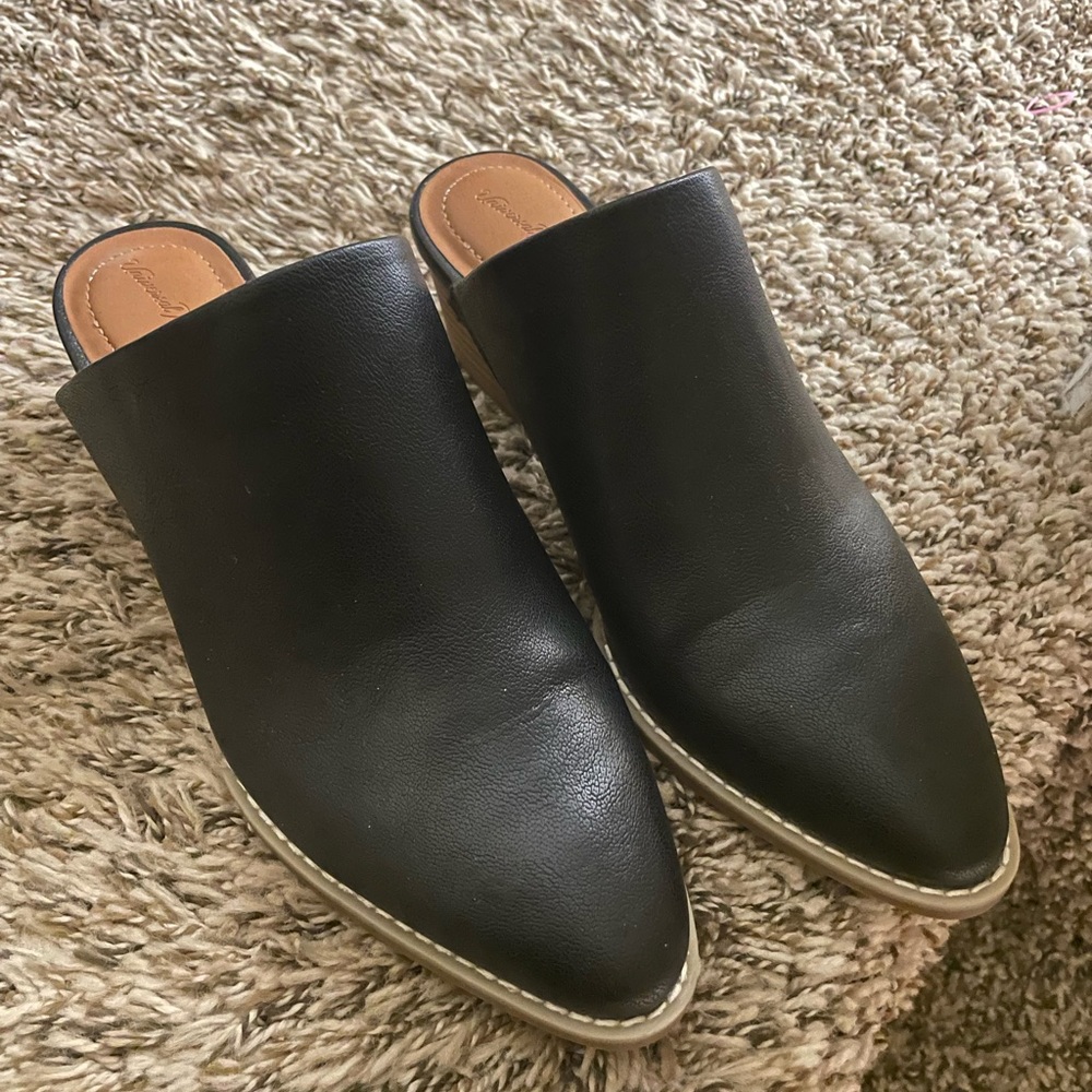 Women’s Black Heeled Mules size 6